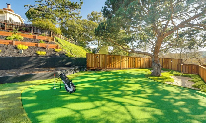 Del Rey Oaks Casa | 2 Mi to Beach: Home w/ Patio in Del Rey Oaks!