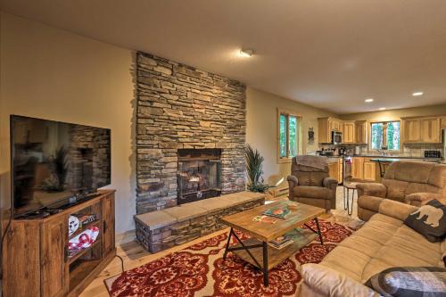 Beech Mountain Casa | 2 Mi to Beech Mtn Resort Cabin with Deck and Grill!