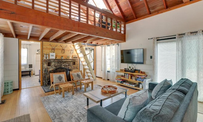 Big Bear City Casa | 2 Mi to Big Bear Lake Cabin with Game Room