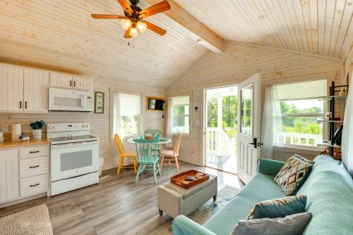 Carrabelle Casa | 2 Mi to Carrabelle Beach Home with Yard and Porch