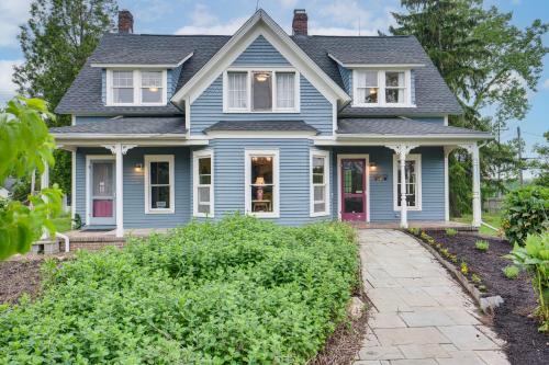 Chardon Casa | 2 Mi to Chardon Square Spacious Farmhouse