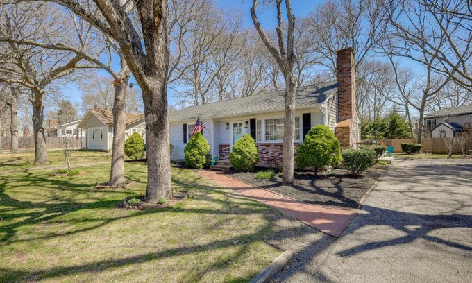 Hyannis Casa | 2 Mi to Craigville Beach Hyannis Home with Deck