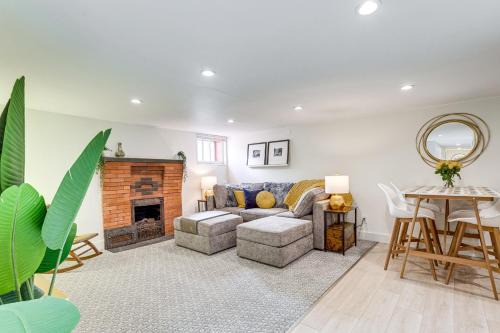 City Park Apartamento | 2 Mi to Downtown Denver Stylish Gem with Fireplace!
