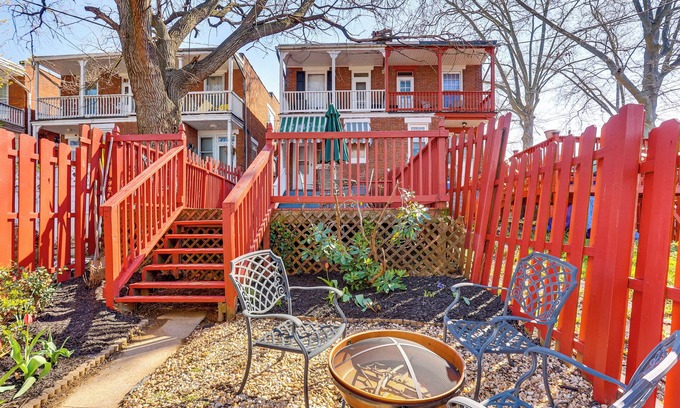 Harrisburg - Hershey Casa | 2 Mi to Dtwn: Harrisburg Escape w/ Furnished Deck!