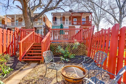 Harrisburg - Hershey Casa | 2 Mi to Dtwn Harrisburg Escape with Furnished Deck!
