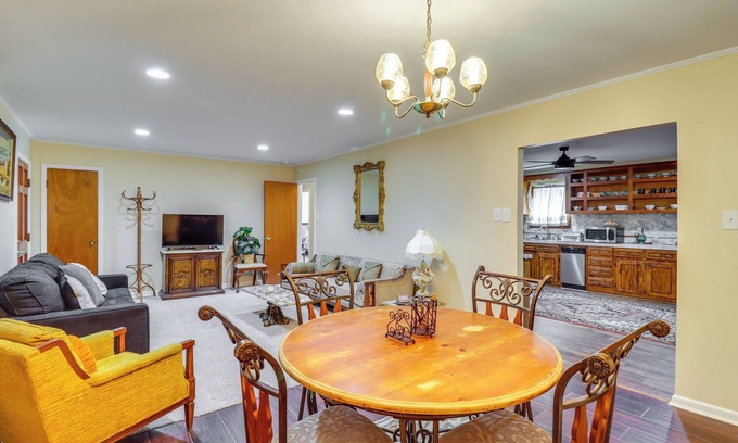 Natchez Casa | 2 Mi to Dtwn Natchez: Cozy Home w/ Yard & Patio!