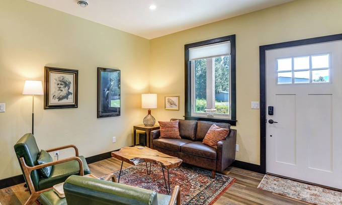 Palmer Casa | 2 Mi to Dtwn Palmer: Custom Valley Home w/Garage
