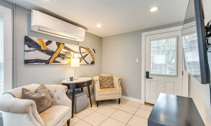 East Hill Apartamento | 2 Mi to Dtwn Pensacola: Dog-Friendly Apartment