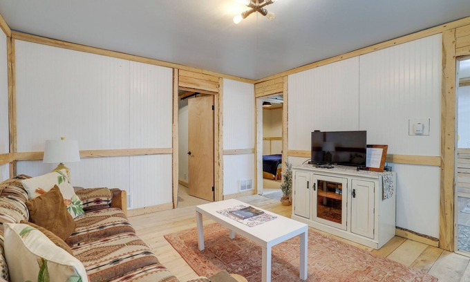 Casper Apartamento | 2 Mi to Dtwn: Pet-Friendly Casper Apt!