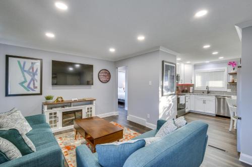 St. Charles Casa | 2 Mi to Frontier Park Pet-Friendly Retreat