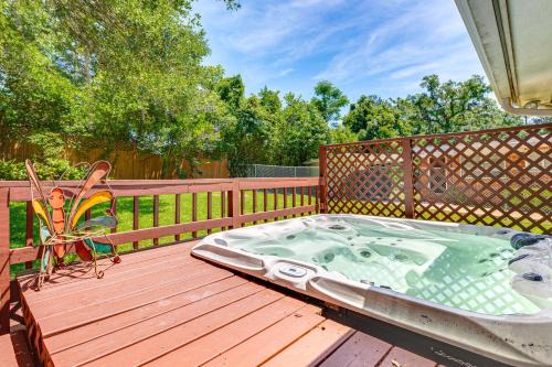 Tallahassee Casa | 2 Mi to FSU and FAMU Home with Spacious Deck!