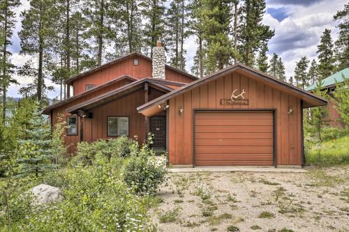 Grand Lake Casa | 2 Mi to Grand Lake Cabin with Fireplace and Library!