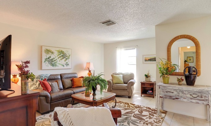 Hobe Sound Casa | 2 Mi to Hobe Sound Beach: Townhome w/ Lanai