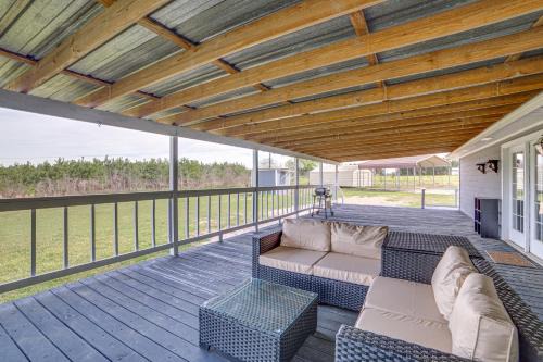 Dogwood Casa | 2 Mi to Lake Monticello Home with Large Decks!