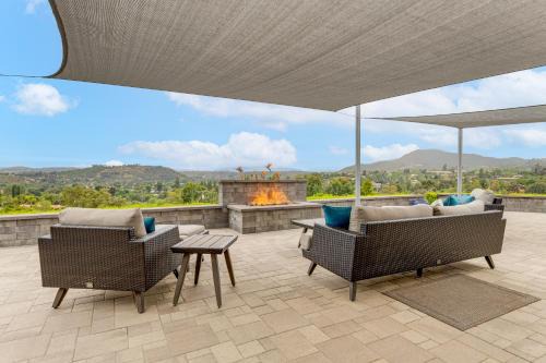 Poway Casa | 2 Mi to Lake Poway Mtn-View Escape with Patio!