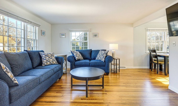 Teaticket Casa | 2 Mi to Main St Falmouth: Cape Cod Home