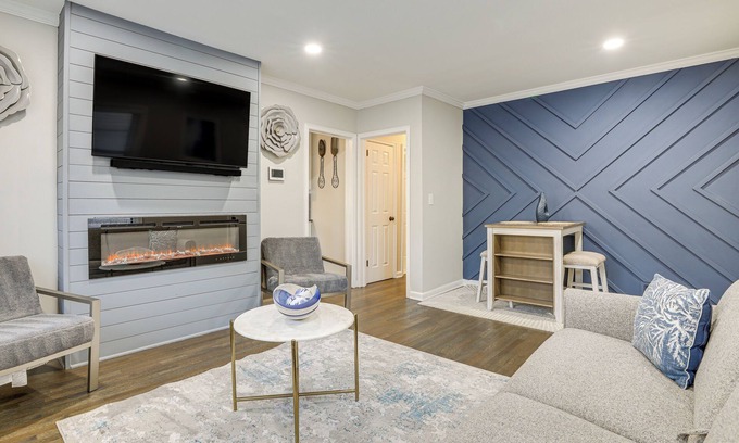 Piedmont Heights Apartamento | 2 Mi to Midtown: Chic Apartment in Atlanta!