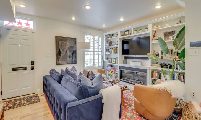 Le Droit Park Casa | 2 Mi to National Mall: Stunning Townhome w/ Patio!
