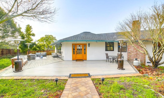 Aptos Casa | 2 Mi to Ocean Pet-Friendly Abode in Aptos!