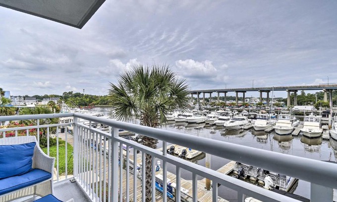 North Myrtle Beach Apartamento | 2 Mi to Ocean Waterfront Resort Condo in NMB!
