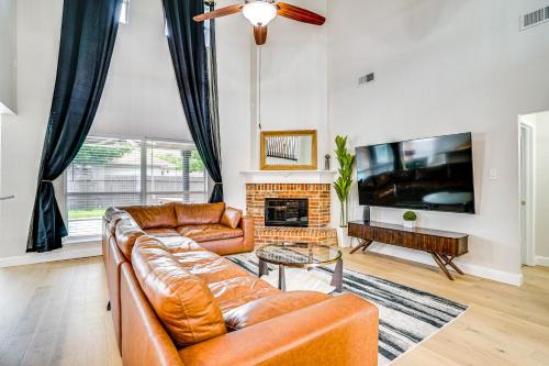 Burleson Casa | 2 Mi to Old Town Spacious Burleson Vacation Home