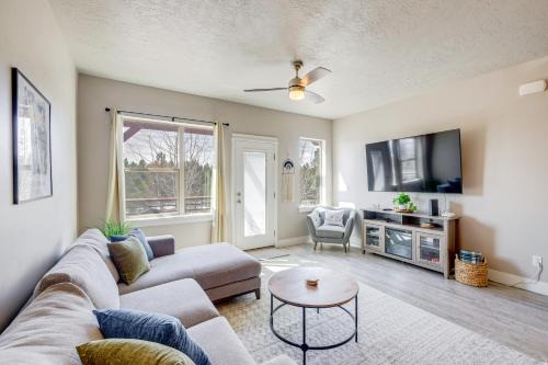 McCall Casa | 2 Mi to Payette Lake Mtn-View Getaway with Balcony