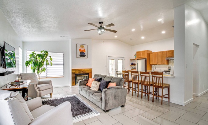Westside Casa | 2 Mi to Petroglyph Nat’l Monument: Updated Home