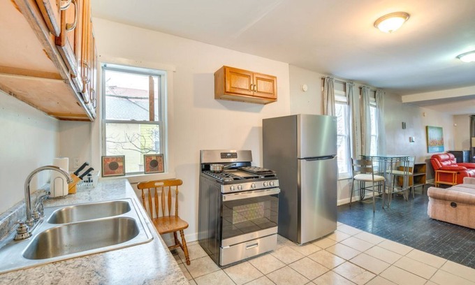 Back of the Yards Casa | 2 Mi to Red Line: Chicago Home Near Sherman Park