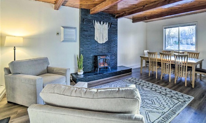 West University Casa | 2 Mi to Reno Riverwalk Modern Home