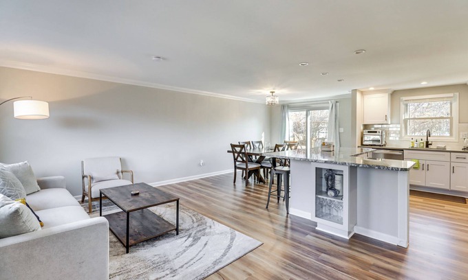 Annapolis Casa | 2 Mi to Sandy Point State Park: Home w/ Deck!