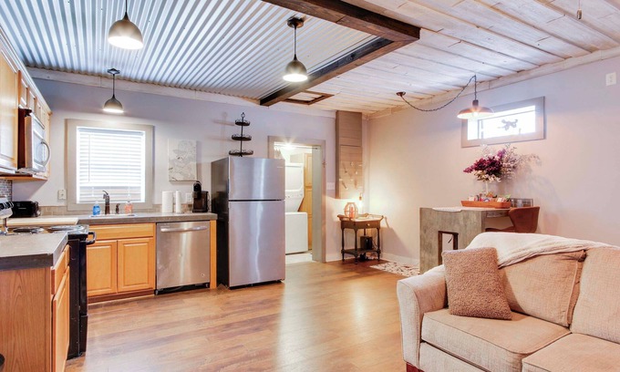Greenwood Apartamento | 2 Mi to Self Regional MC: Updated Apartment