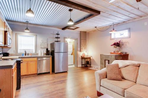 Greenwood Apartamento | 2 Mi to Self Regional MC Updated Apartment