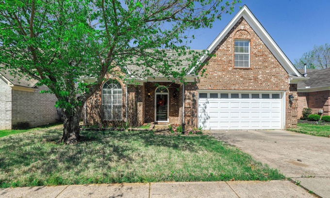 Cordova Casa | 2 Mi to Shelby Farms: Charming Family Home w/ Yard
