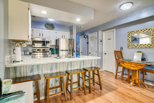 Notch Estates Apartamento | 2 Mi to Silver Dollar City Cozy Condo with Balcony!
