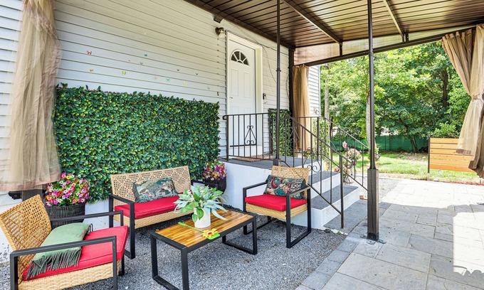 Spring Valley Apartamento | 2 Mi to The Marketplace: Spring Valley Apartment