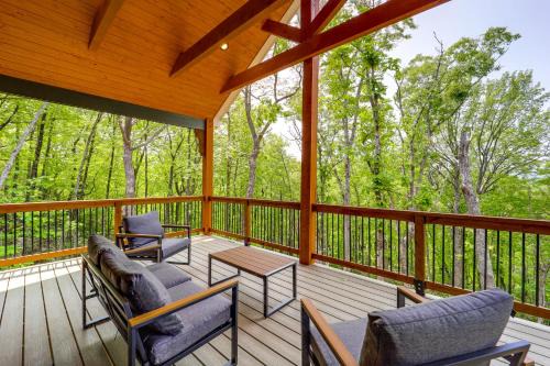 Boone Casa | 2 Mi to Tweetsie Railroad New Home with Hot Tub!