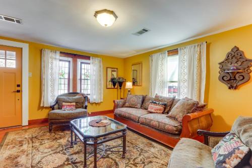 Fayetteville Casa | 2 Mi to UA Central Fayetteville Home with Patios