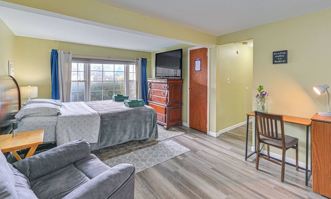 Floral Park Apartamento | 2 Mi to UBS Arena: WFH-Friendly Couple's Retreat