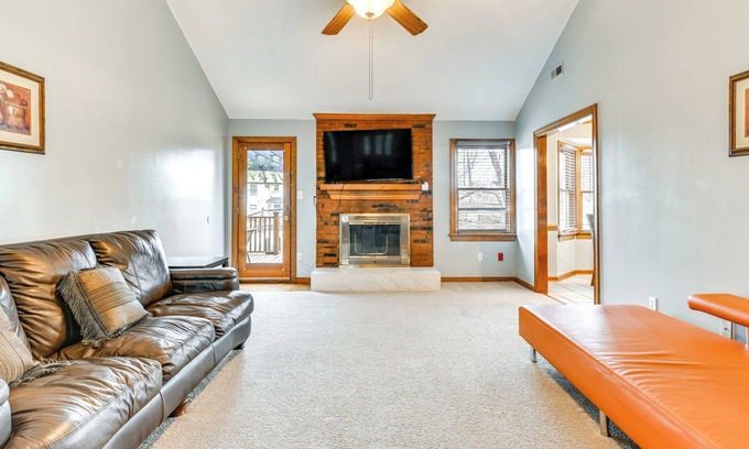 Charlotte Casa | 2 Mi to UNC at Charlotte: Home w/ Deck & Yard!