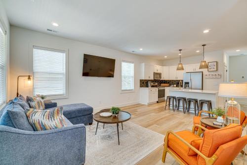 Knoxville Casa | 2 Mi to UT Modern Retreat with Covered Porch