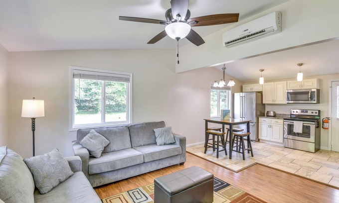 Shorewood-Tower Hills-Harbert Apartamento | Condo w / Fire Pit - minutos a la playa y Warren Dunes!