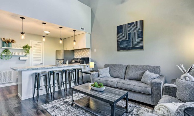 Vernon Apartamento | 2 Mi to Waterpark Vernon Township Gem with Balcony