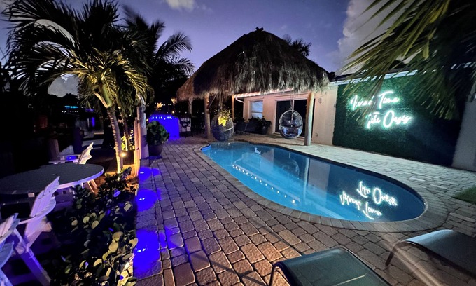 Garden Isles Casa | 2 miles from the beach! Heated pool/Hot tub/free kayaks & so much more