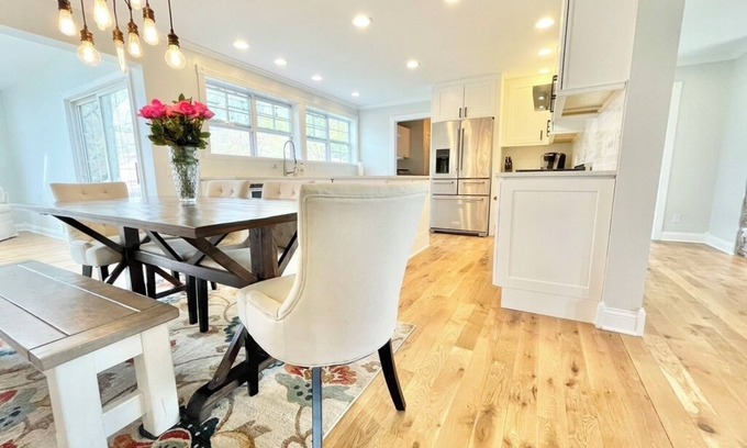Benton Harbor Casa | 2 miles to downtown St. Joseph and 1/2 mile to beaches