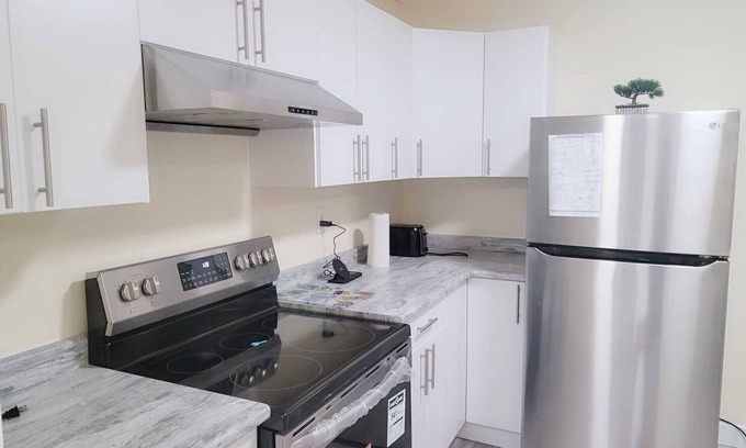 Fleetwood Casa | 2 min from Surrey Fleetwood - Private 2bed-1bath Rancher Suite