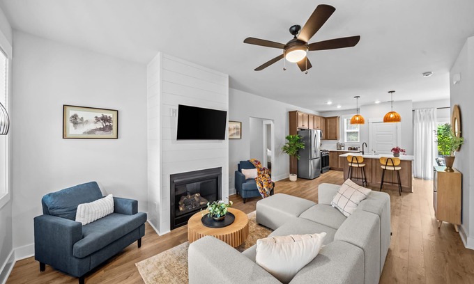 Simpsonville Casa | 2 Min. to Downtown Simpsonville/5 Private Bedrooms