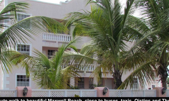 Maxwell Condominio | 6 minutos a pie de playa, autobuses, taxis, cerca de tiendas, Oistins, The Gap. A / C y Wi-F