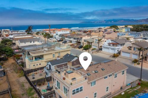 Oceano Casa | 2 min walk to beach! Large Home! Rooftop Deck!