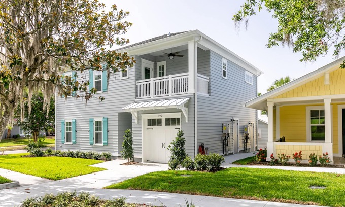 Mount Dora Apartamento | 2 min walk to Downtown/KING BED /Golf Cart Rental/Pet Friendly!