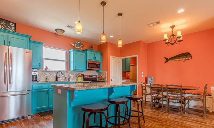Galveston Casa | 2 Mins to Beach|RV Pad|Hookups|2 Decks|Water Views|Oversized Lot|Near Ferry|Dogs Welcome|Cargo Lift